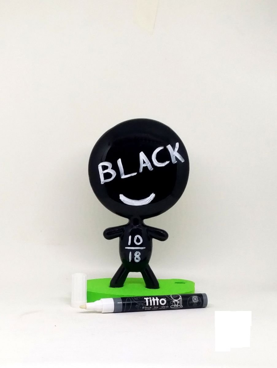 2 muneco pizarra titto black