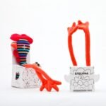 Dispenser organizador de bolsas gallina Etelvina marrón con corazones - foto 7
