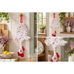 Dispenser organizador de bolsas gallina Etelvina Blanca flores violetas en uso en la cocina