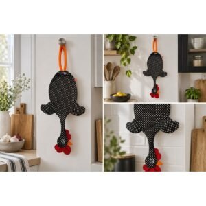 Dispenser organizador de bolsas gallina Etelvina Negra lunares blancos en uso en la cocina