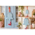 Dispenser organizador de bolsas gallina Etelvina Pijama Party Celeste en uso en la cocina